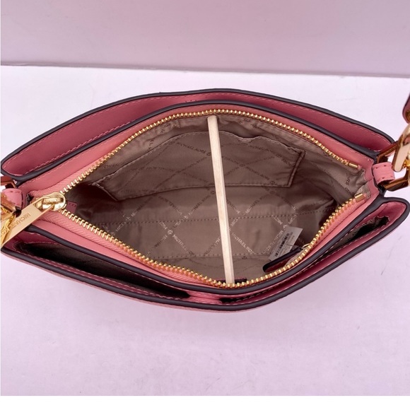 MICHAEL KORS TRISHA
MEDIUM TRIPLE COMPARTMENT
CROSSBODY PRIMROSE - Picture 8 of 14